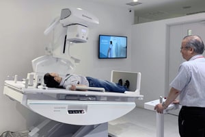3. 医療機器ショールームを見学、X線TVシステムの操作体験