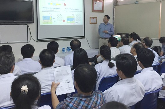 ベトナムの医療施設で講演会を開催
