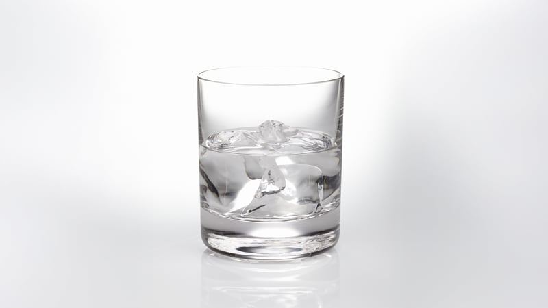 オンザロックのお酒の写真