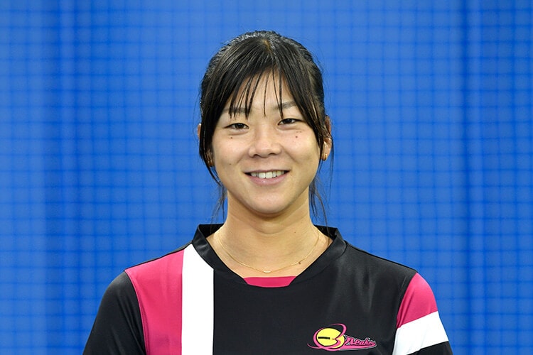 加治 遥 - 選手・スタッフ紹介 │ テニスチーム SHIMADZU Breakers