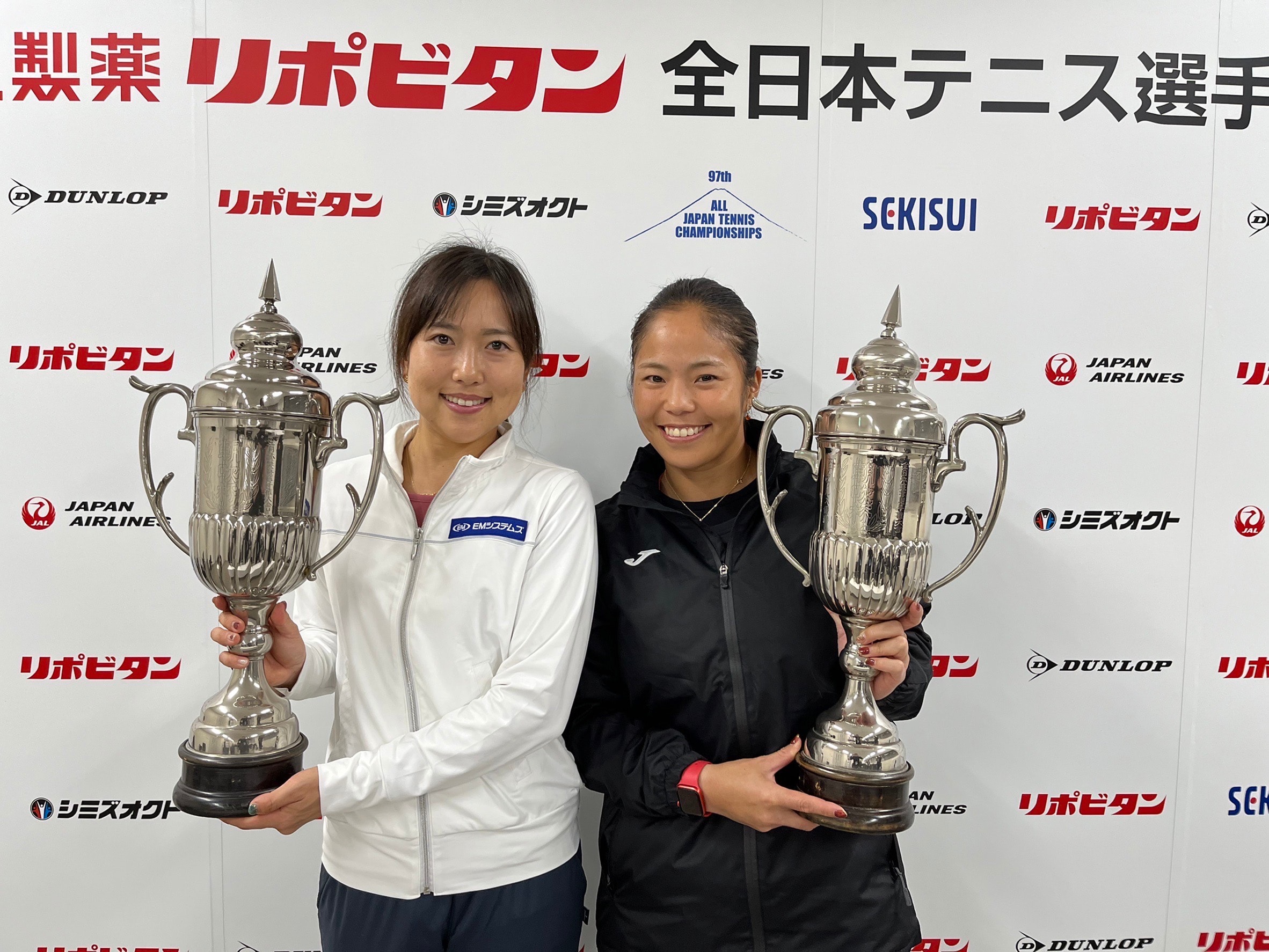 大前綾希子選手（右）と今西美晴選手（左）（EMシステムズ）