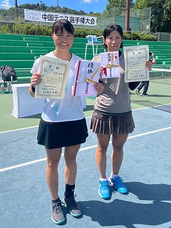 優勝した押野選手（左）と準優勝の松本選手（右）