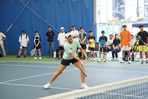 デモンストレーションをする永田選手