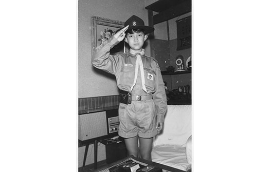 1965年初めてのボーイスカウト制服を着て