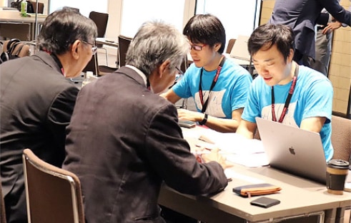 マッチングイベントにてスタートアップと面談中(2018年10月)