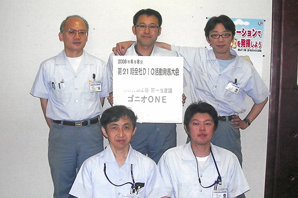 2006年、DIOメンバーと(後列中央)