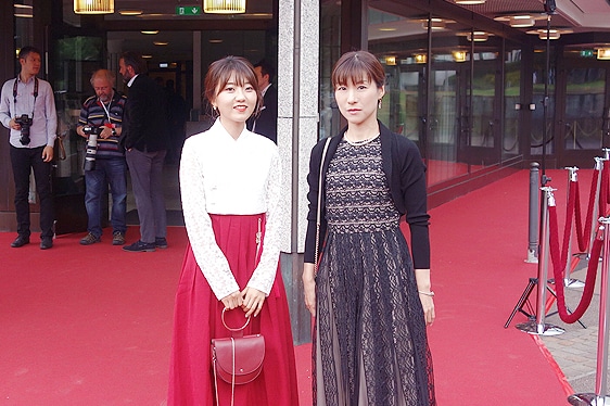 Reddot授賞式のレッドカーペットで(姜さん:IRSpiritで受賞、井原さん:AIM-9000で受賞)