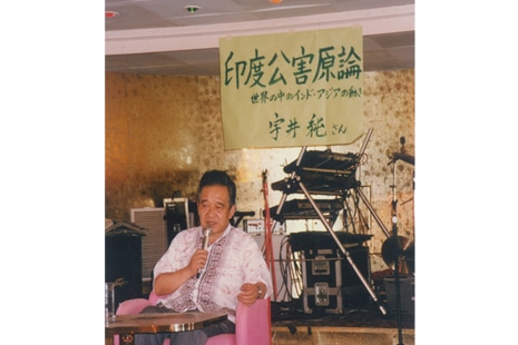 1991年1月12日 船上では著名人による講演会が多数開催された。
