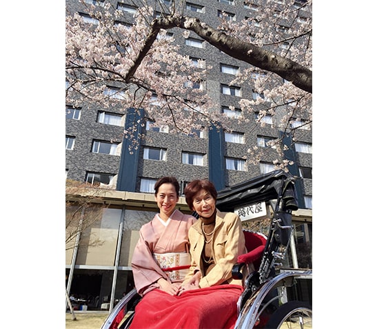 介護を始めて間もない頃、母が歩けるうちにと、お洒落をして桜を見に連れて行きました。