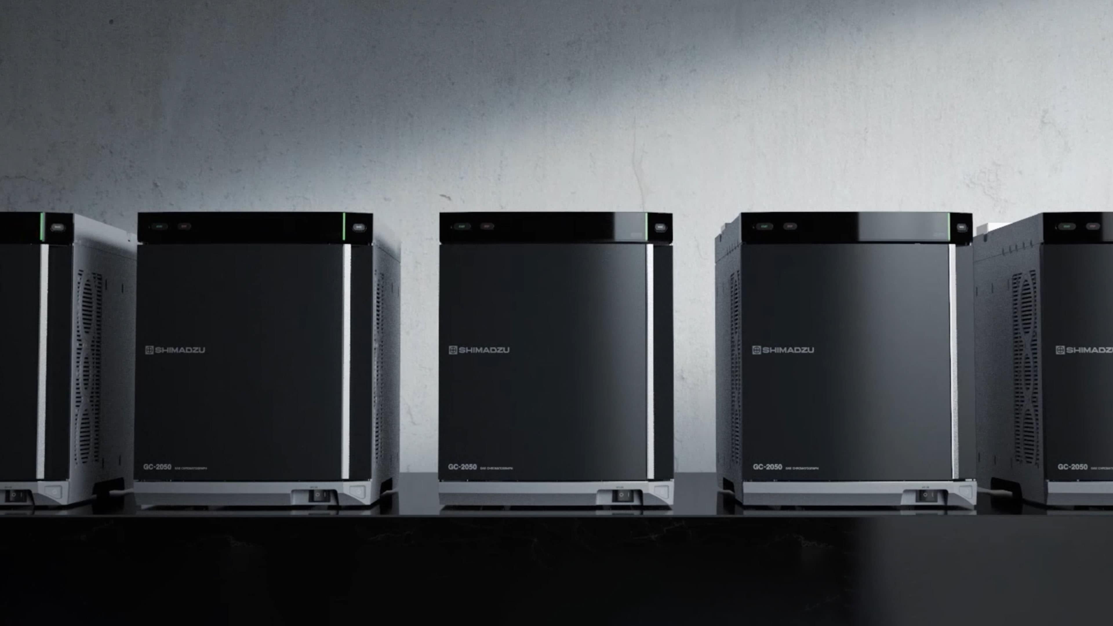 Brevis GC-2050：ラボにたたずむ複数のGC