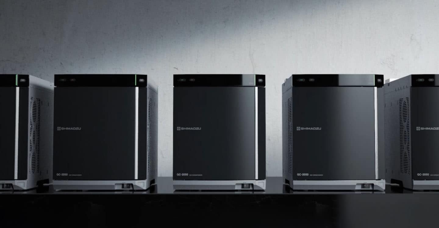 Brevis GC-2050：ラボにたたずむ複数のGC