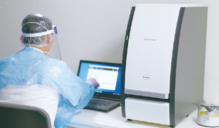 PCR 検査を全自動で行う 遺伝子解析装置AutoAmpを発売