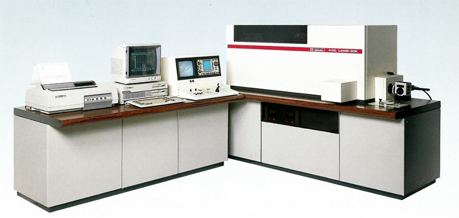 写真：レーザーイオン化質量分析計「LAMS-50K」