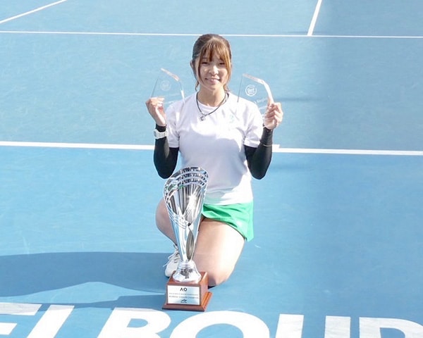 シングルスで優勝した菰方里菜選手