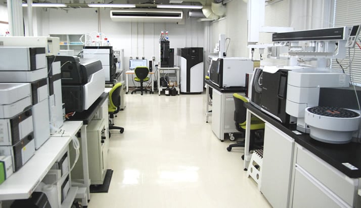 当社の分析装置が並ぶ「大阪大学・島津 分析イノベーション協働研究所」