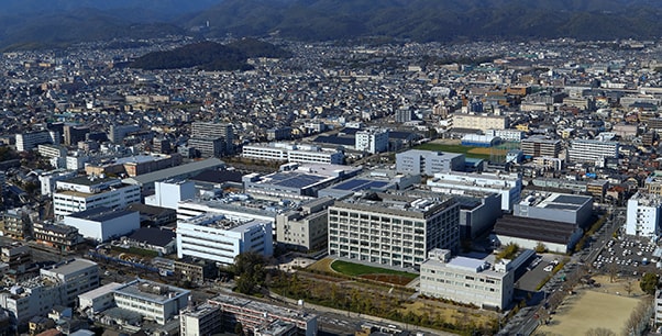 京都市内にある本社・三条工場