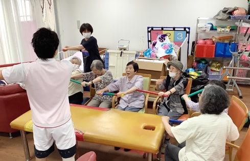 意欲的に運動に取り組むご利用者たち