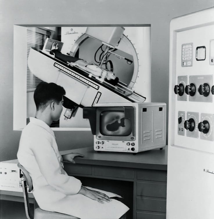 大阪府立成人病センターに納入した初の遠隔操作方式X線透視診断装置