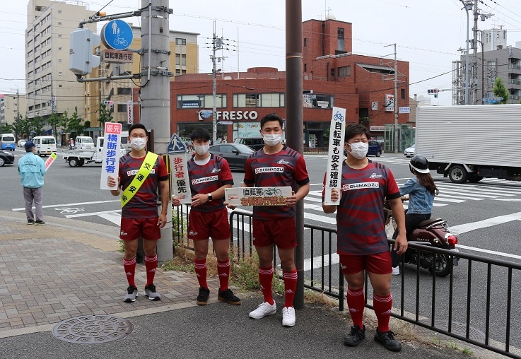 西大路御池交差点での交通安全運動の様子