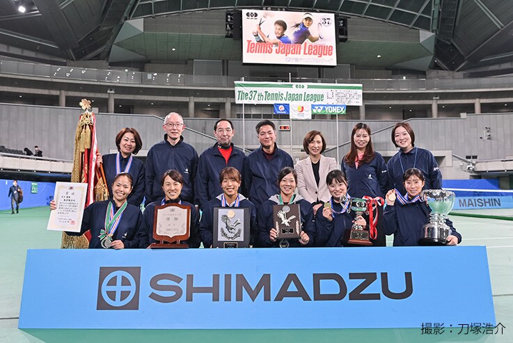 第37回テニス日本リーグで優勝した島津製作所テニスチーム「SHIMADZU Breakers」