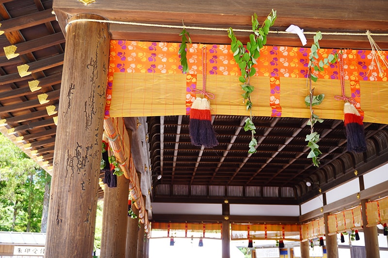 特別に許可を得て撮影した上賀茂神社本殿前の装飾