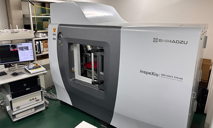 島津製作所のX線CTシステム「inspeXio SMX」 