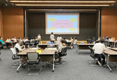 体験後のディスカッションでは「興味があった分野以外も楽しく学べ、視野が広がった」などの感想や意見が出た