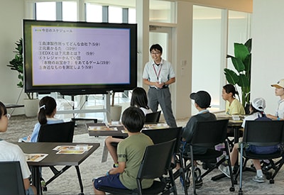 ラキラ金色にかがやくお宝。そのお宝はホンモノ?ニセモノ?X線を使った分析装置で調べよう!