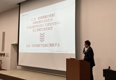 IRグループメンバーが会社概要を説明