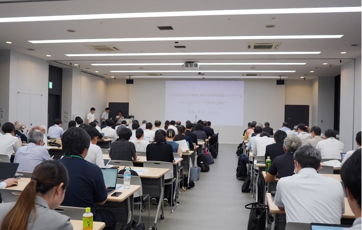 7月に開催された「分析・計測分科会」のシンポジウムの様子