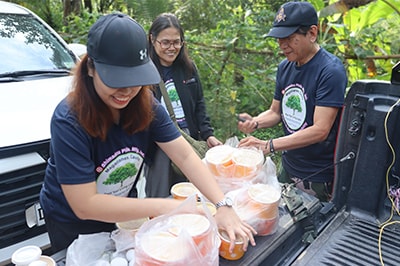朝食にたまご粥が配られた