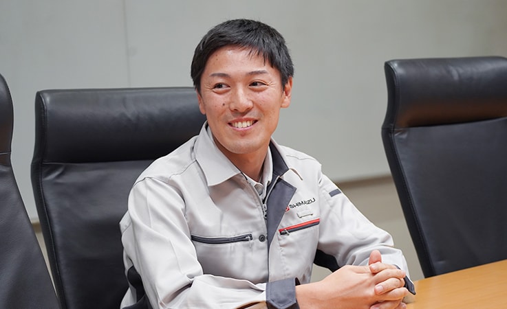 開発・営業担当のデバイス部 アプリケーションG 西亮祐。「SPG-V500」の改良を担当