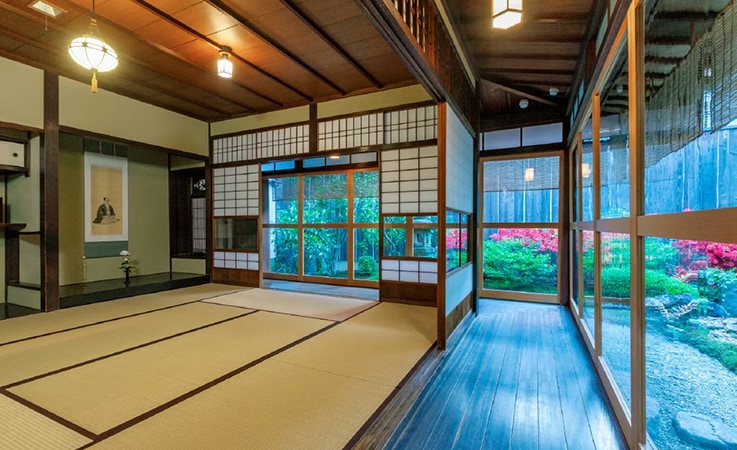資料館の館内の様子　島津源蔵の居室