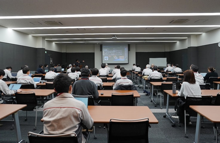 JAXAと大学の研究者と当社社員