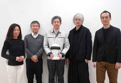 製作に関わった分析計測事業部、総合デザインセンター、営業本部のメンバー