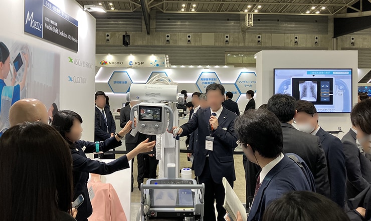 セカンドモニタと３Dカメラを搭載した回診用X線撮影装置