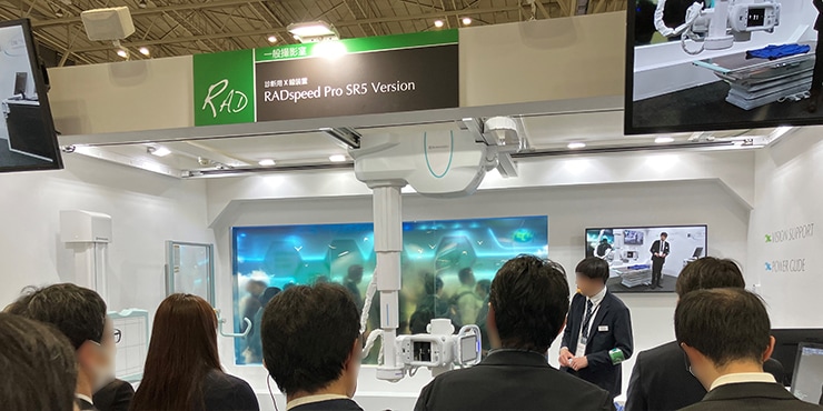 光学カメラによる撮影支援機能「VISION SUPPORT」を搭載。 ​ポジショニングや撮影ミスを防止し、検査業務の負担を軽減