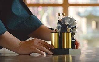 Gakken「大人の科学マガジン」×島津理化 感応起電機をテーマにコラボレーション
