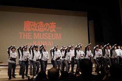 島津製作所の「S」マークで登場