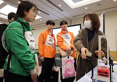 東京大学の入試問題を再現した島津理化の実験キット「台車上の振子」