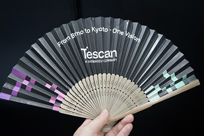 TESCANオリジナルデザインの扇子