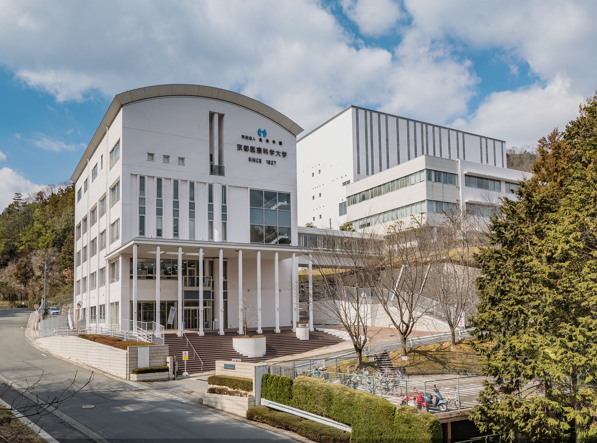 学校法人島津学園　京都医療科学大学　C棟
